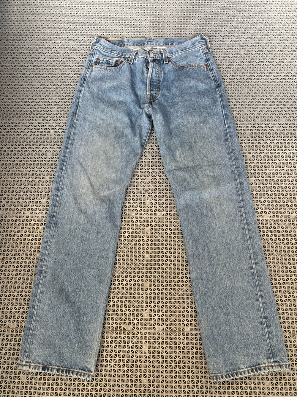 Vintage Levi's 501 Medium Wash Button-Fly Blue Jeans - Y2K